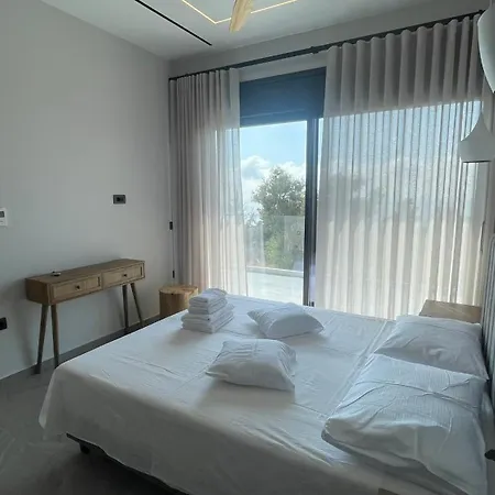 Carmelia *