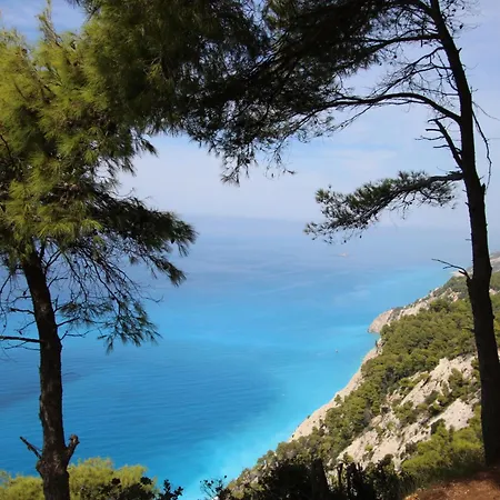 Carmelia Айос-Никитас
